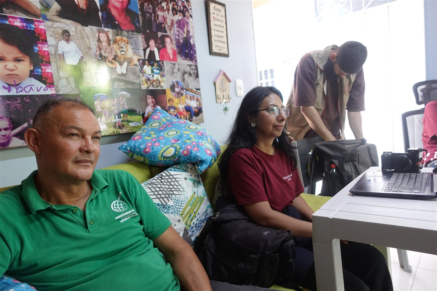 Conversación durante la visita a Medellín